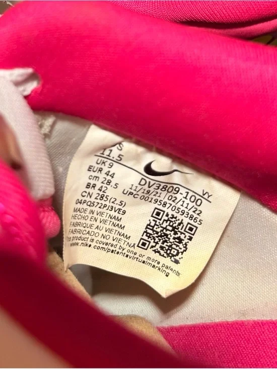 Nike White & Hot Pink Women's Low-Top Sneakers - Picture 12 of 12